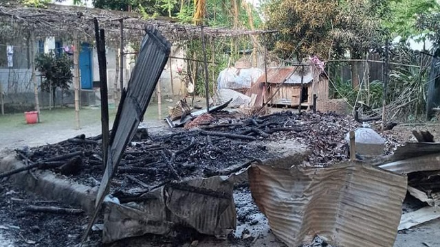 জমিজমা বিষয়ের জের ধরে মারপিট ও বাড়ীতে অগ্নিসংযোগ