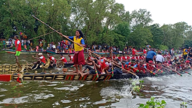 বিশ্বকর্মা পূজা উপলক্ষে ঐতিহ্যবাহী নৌকাবাইচ