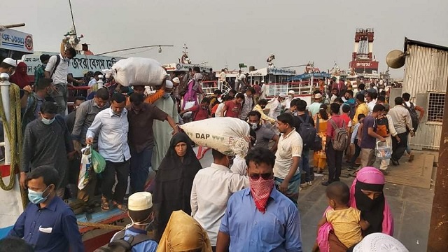 বাড়তি ভাড়া গুনছে শিমুলিয়া-বাংলাবাজার রুটে যাত্রীরা