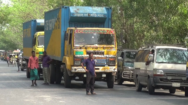 দুই ঘণ্টা ঢাকা-খুলনা মহাসড়ক অবরোধ