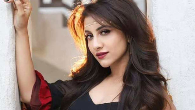এবার বলিউডে পা রাখলেন রুক্মিনি