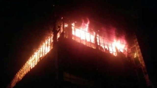 গাজীপুরে ছয় তলা ভবনের মার্কেটে ভয়াবহ আগুন