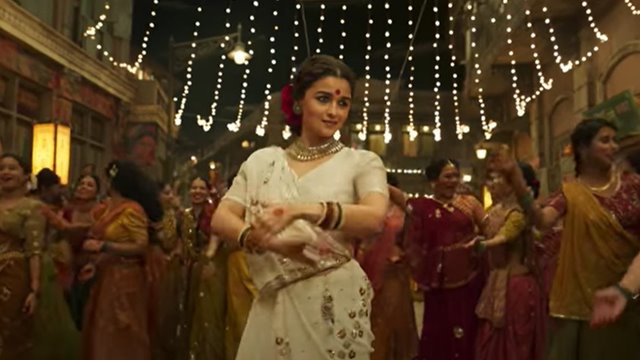 প্রশংসায় ভাসছেন আলিয়া
