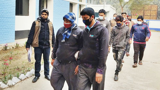 চাঁপাইনবাবগঞ্জে জাল সনদে ড্রাইভিং লাইসেন্স, দালালসহ গ্রেপ্তার ১২