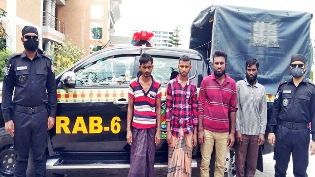 বাগেরহাটে হরিণের চামড়া দিয়ে প্রতিবেশীকে ফাঁসাতে গিয়ে নিজেরাই ধরা!
