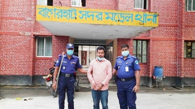 বাগেরহাটে ভুয়া স্বাস্থ্য কর্মকর্তা গ্রেপ্তার