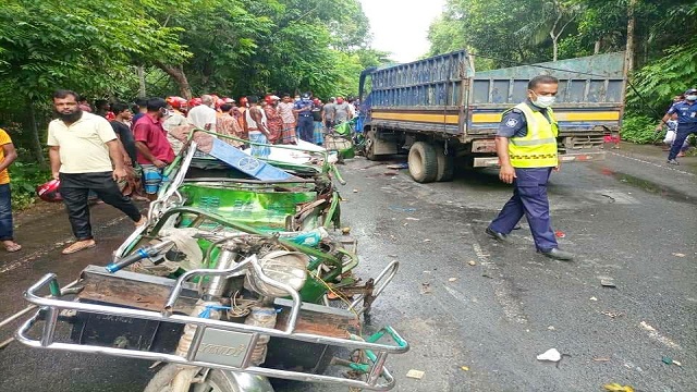 বাগেরহাটের ফকিরহাটে ট্রাকের ধাক্কায় ইজিবাইকের ৬ যাত্রী নিহত