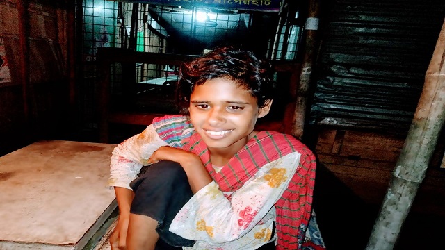 পরিবারের খোঁজ মেলেনি পথভোলা কিশোরীর