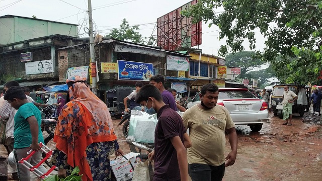 লকডাউনের পর চেনা রূপে ফকিরহাট, নেই স্বাস্থ্যবিধি