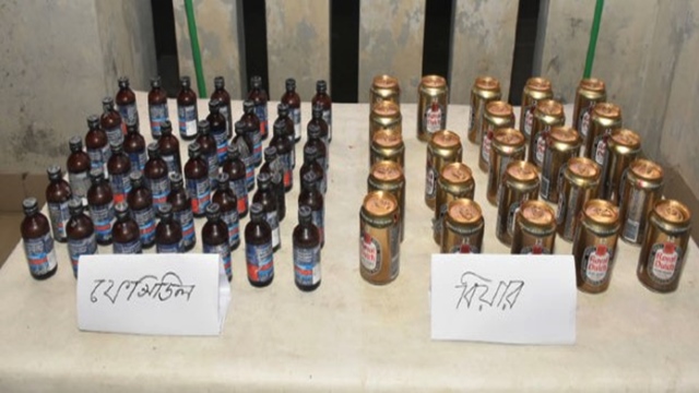 বরিশালে যাত্রীবাহী লঞ্চ থেকে ফেনসিডিল-বিয়ার জব্দ
