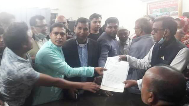 নচোলে মেয়র পদে আ’লীগ-বিএনপির ৪ জনের মনোনয়নপত্র দাখিল