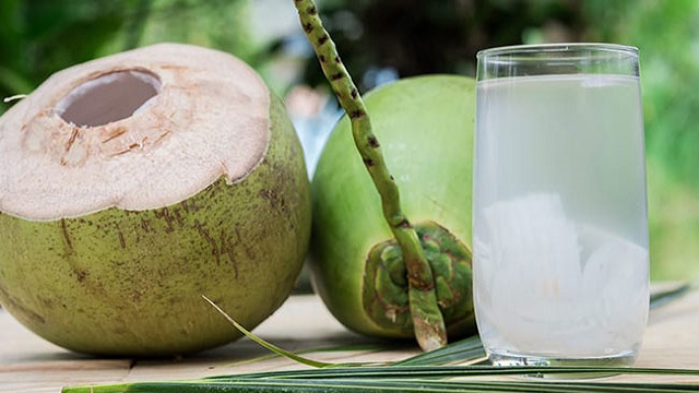 এই গরমে ডাবের পানি 
