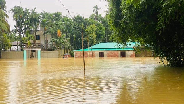 বিপর্যস্ত কক্সবাজারের জনজীবন