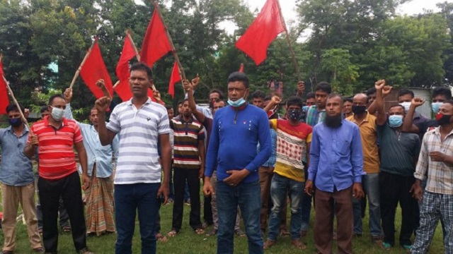 বড়পুকুরিয়ায় অবৈধভাবে শ্রমিক নিয়োগ বন্ধের দাবিতে বিক্ষোভ 