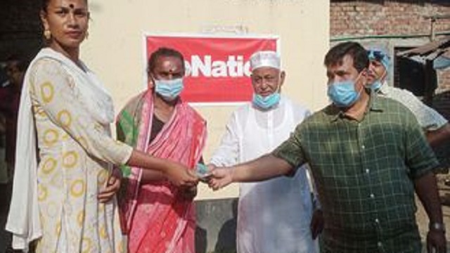পার্বতীপুরে হিজড়ারা পেল খাদ্য সামগ্রী ও নগদ অর্থ