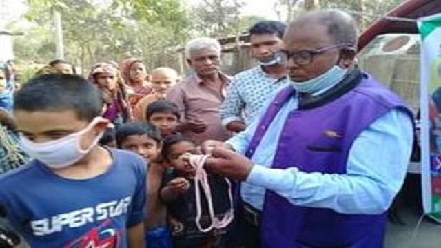 পার্বতীপুরের ৩ হাজার মাস্ক বিতরণ