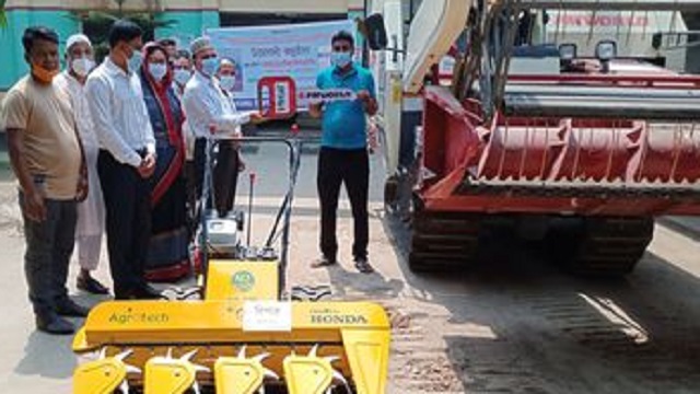 পার্বতীপুরে ভর্তুকির কৃষি যন্ত্রপাতি বিতরণ