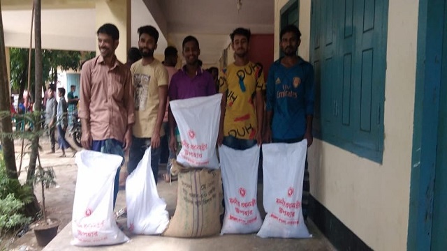দোয়ারাবাজারে অসহায় পরিবারের মাঝে চাল ও প্রতিবন্ধি ভাতার বই বিতরণ