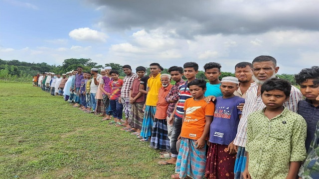 দোয়ারাবাজারে খাসিয়ামারা নদীতে সেতুর দাবিতে এলাকাবাসীর মানববন্ধন