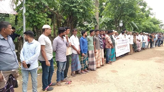 দোয়ারাবাজারে সড়ক সংস্কারের দাবিতে রাস্তায় নেমেছে তিন ইউনিয়নের মানুষ