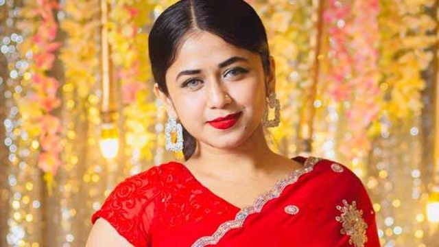 বাগদান সারলেন লাক্স তারকা ফারিয়া শাহরিন