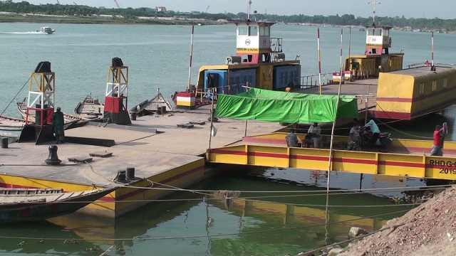 গোপালগঞ্জের কালনা ফেরী ঘাট দিয়ে ফেরী চলাচল বন্ধ