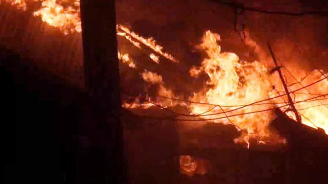 কোনাবাড়িতে অগ্নিকাণ্ডে সাড়ে তিনশ বসতঘর পুড়ে ছাই