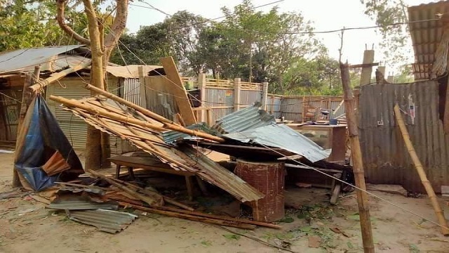 গাইবান্ধায় ঝড়ের বাড়ী ঘর ও ফসলের ব্যাপক ক্ষতি, নিহত ১২, আহত ৩০