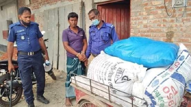 চাল কালোবাজারের ঘটনায় গ্রেফতার এক