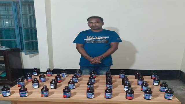 ঘোড়াঘাটে ফেন্সিডিলসহ আটক