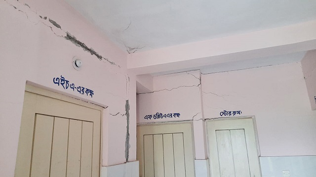 পালশা কমিউনিটি সেন্টারে আবারো ফাটল 