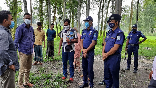 ঘোড়াঘাটে বাড়ির জায়গা পরিদর্শন করেন জেলা পুুলিশ সুপার