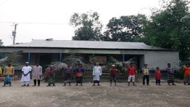মাছ ধরাকে কেন্দ্র করে এলাকায় উত্তেজনা