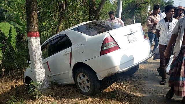 গোপালগঞ্জে গাছের সাথে প্রাইভেটকারের ধাক্কা, মা ও ছেলে নিহত