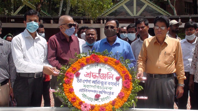 বঙ্গবন্ধুর সমাধিতে প্রাণিসম্পদ অধিদপ্তরের মহাপরিচালকের শ্রদ্ধা