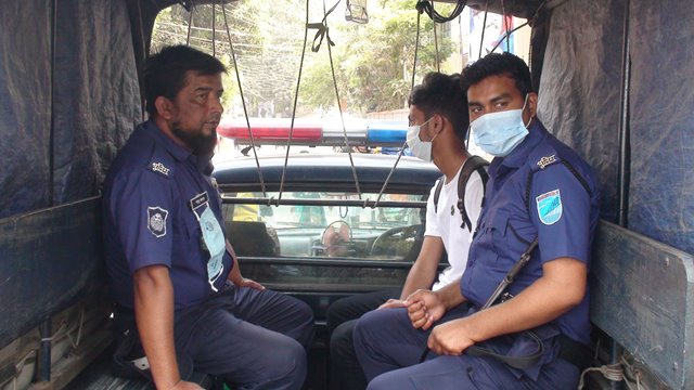 গোপালগঞ্জে স্কুল ছাত্রীকে উত্যক্ত করায় বখাটে কিশোর আটক