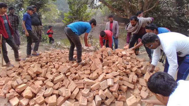ঝিনাইদহে ব্যক্তি উদ্যোগে সড়ক সংস্কার