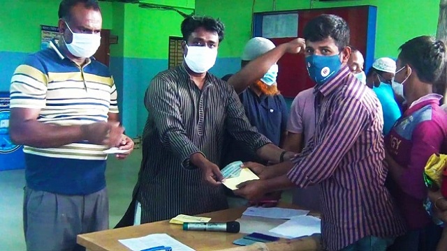 হাকিমপুরে প্রধানমন্ত্রীর ঈদ উপহার পেল সাড়ে তিন হাজার পরিবার