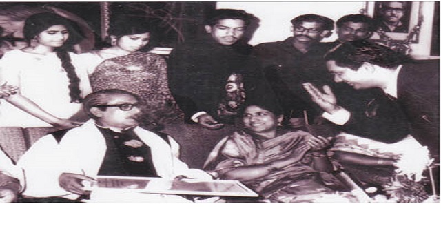 বিদেশের মাটিতে স্বাধীন বাংলার প্রথম পতাকা উত্তোলন 