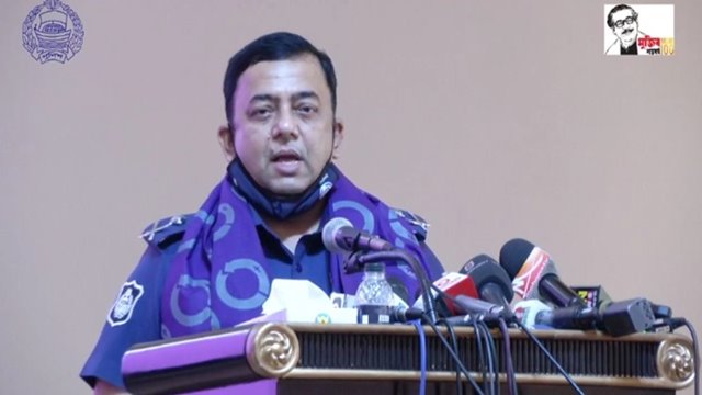 নিজেদের অফিসার হিসেবে দাবি করবেন