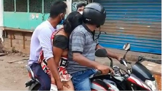 ছেলের মোটরসাইকেলে মায়ের লাশ যাচ্ছে শ্মশানে 