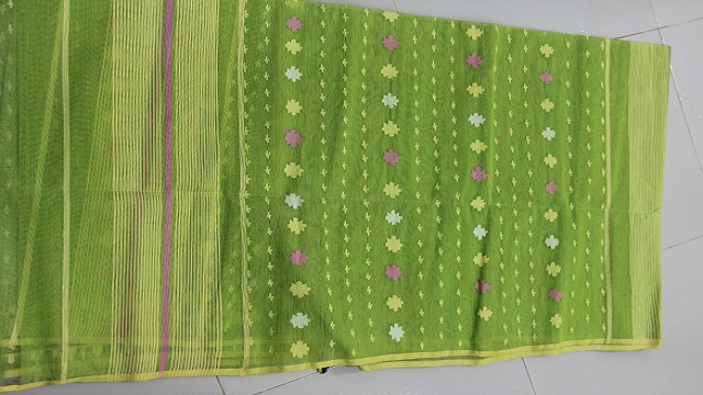 নজরকাড়া জামদানি শাড়ি