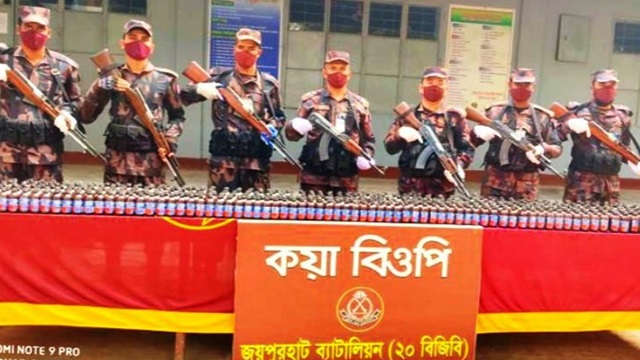 চেচঁড়া সীমান্তে ৪৪০ বোতল ফেনসিডিল জব্দ
