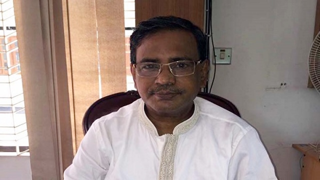 সবার আগে ভোট দিলেন মেয়রপ্রার্থী কাদের মির্জা