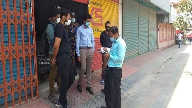 খুলনায় দোকান খুললেই জরিমানা