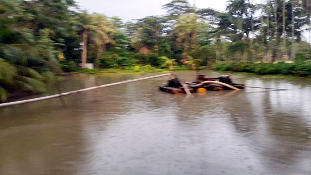 কোটালীপাড়ায় অবৈধ ভাবে বালু উত্তোলন করায় জরিমানা