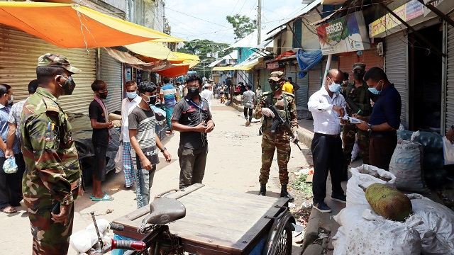 কোটালীপাড়ায় লকডাউনে ব্যবসা প্রতিষ্ঠান খোলার অপরাধে ৭ প্রতিষ্ঠানকে জরিমানা