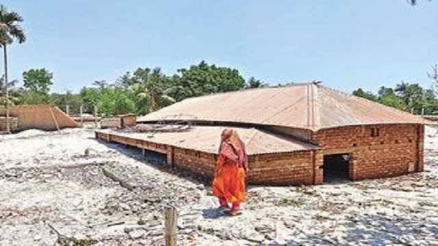 গড়াই খননের বালুতে তলিয়ে গেল কুষ্টিয়ার ৪৬টি ঘরবাড়ি