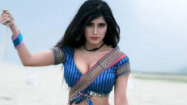 বুঝেশুনে সিদ্ধান্ত নেবেন মডেল নায়লা নাঈম
