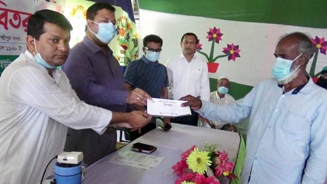 অসহায় জনগনরা পেলেন প্রধানমন্ত্রীর উপহার